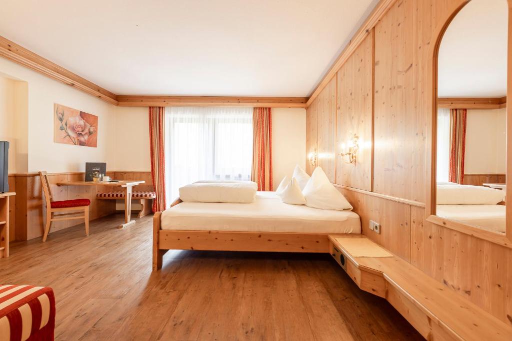 Postel nebo postele na pokoji v ubytování Alpenpension Pfurtscheller