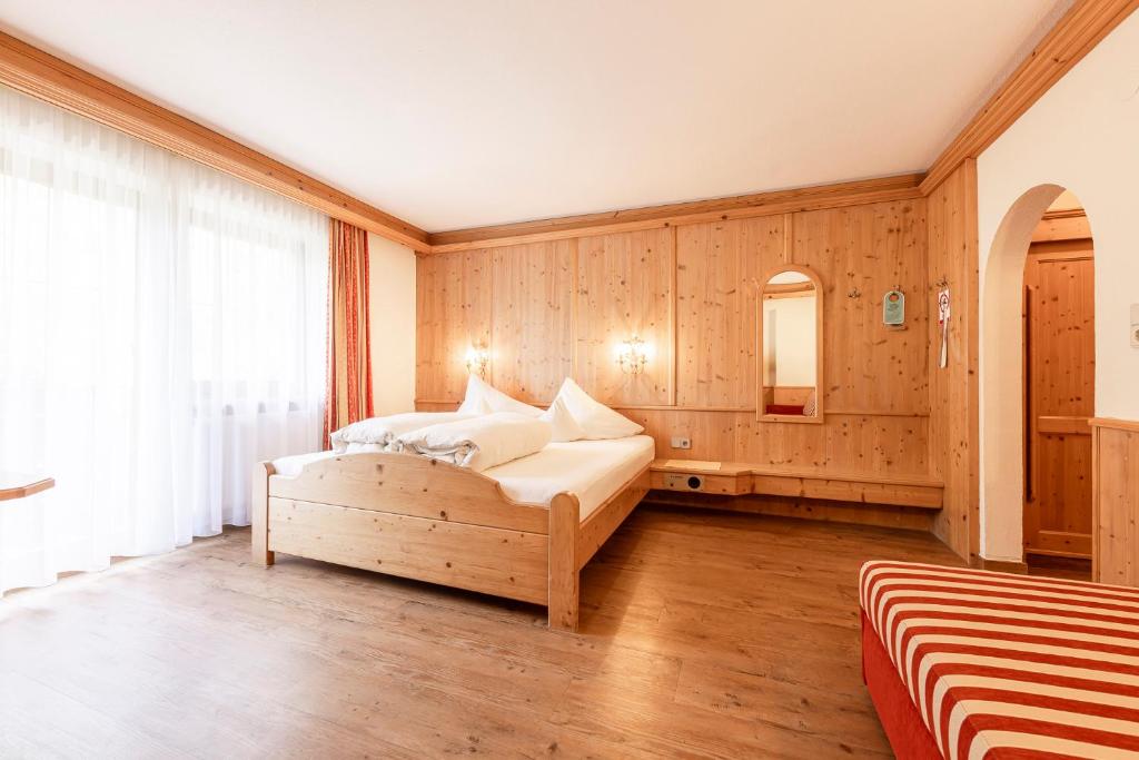 Postel nebo postele na pokoji v ubytování Alpenpension Pfurtscheller