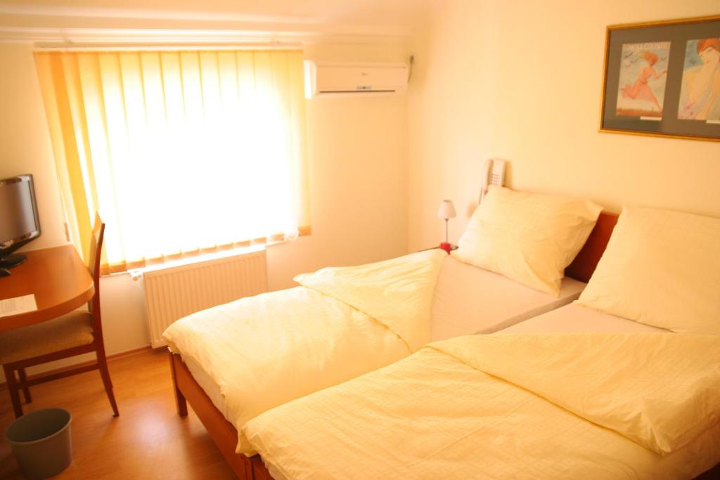 Postel nebo postele na pokoji v ubytování Konak Požarevac