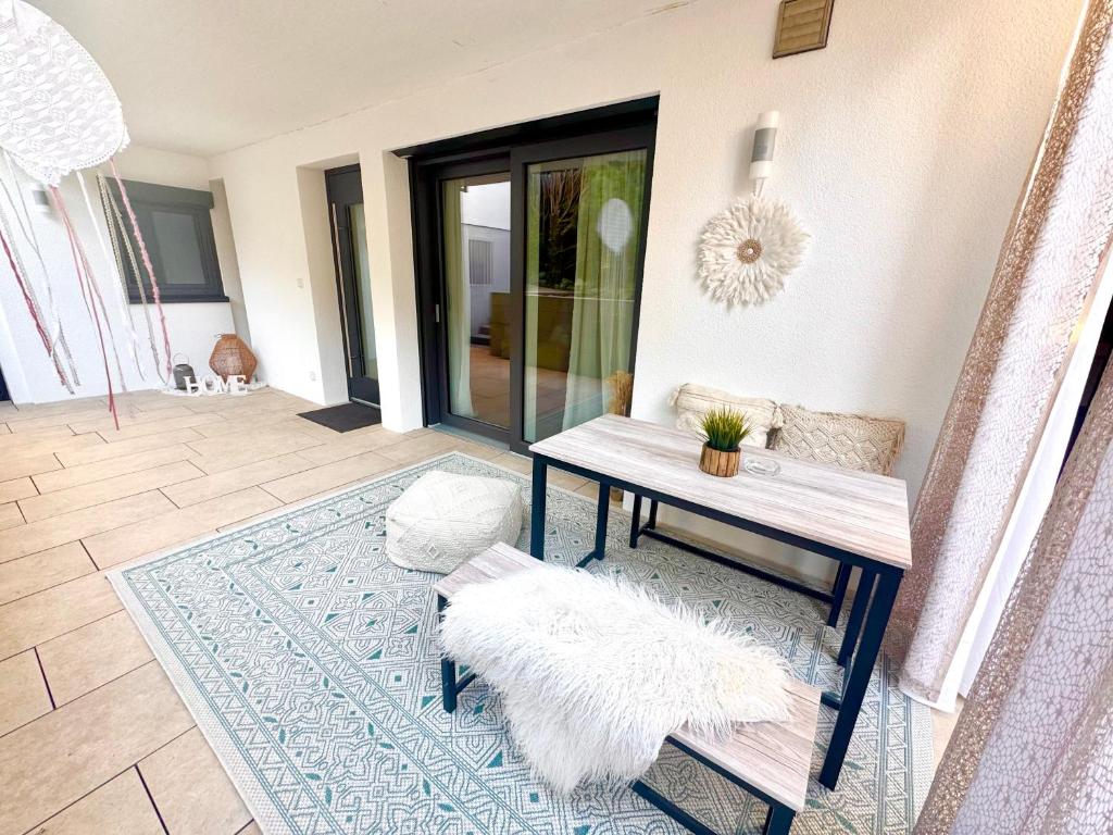 a living room with a wooden table and a bench at Scandi Apartment with Terrace and Parking in Karlsruhe