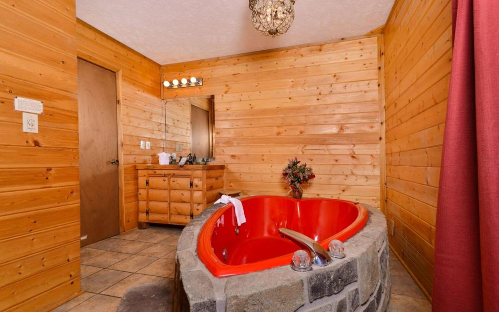 Φωτογραφία από το άλμπουμ του Romantic Retreat σε Pigeon Forge