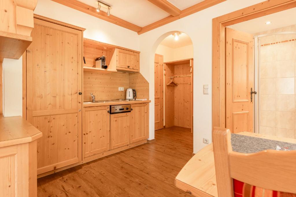 Kuchyň nebo kuchyňský kout v ubytování Alpenpension Pfurtscheller