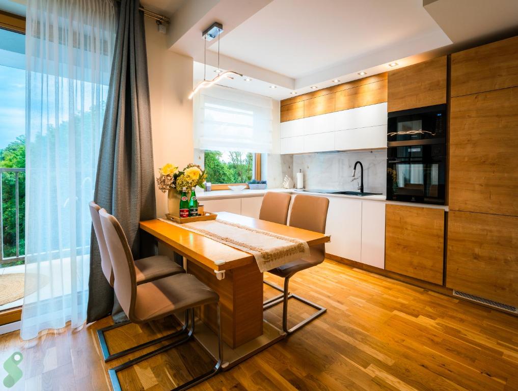 Η κουζίνα ή μικρή κουζίνα στο FAMILY NEST Premium 2 bedroom & Parking by stayly