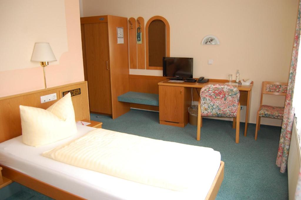 Hotel garni St. Marien - Tweepersoonskamer Met 2 Aparte Bedden En Douche