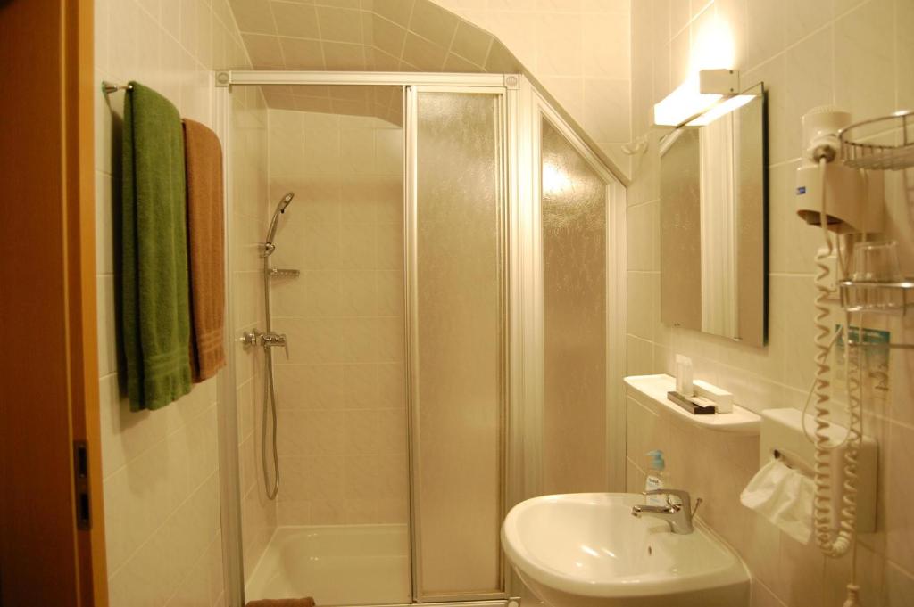 Hotel garni St. Marien - Driepersoonskamer Met Douche