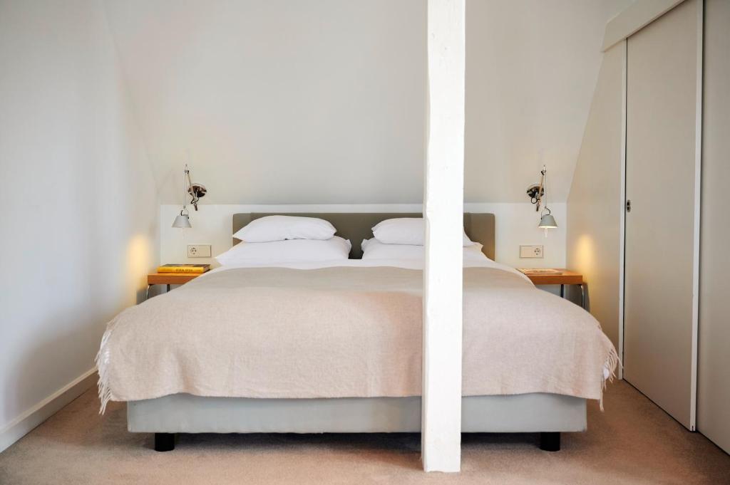 Postel nebo postele na pokoji v ubytování Hotel Haus Norderney