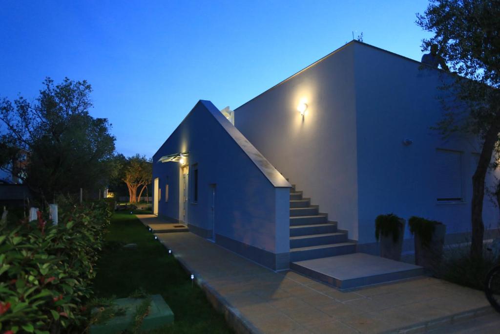 Budova, v ktorej sa vila nachádza