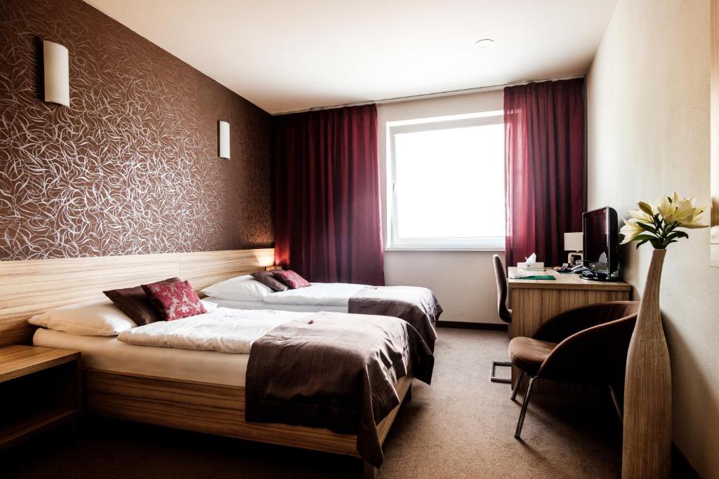 Postel nebo postele na pokoji v ubytování Hotel Deluxe with free Wellness and Fitness Centrum