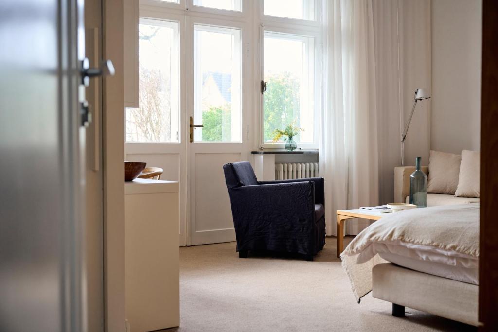 Postel nebo postele na pokoji v ubytování Hotel Haus Norderney