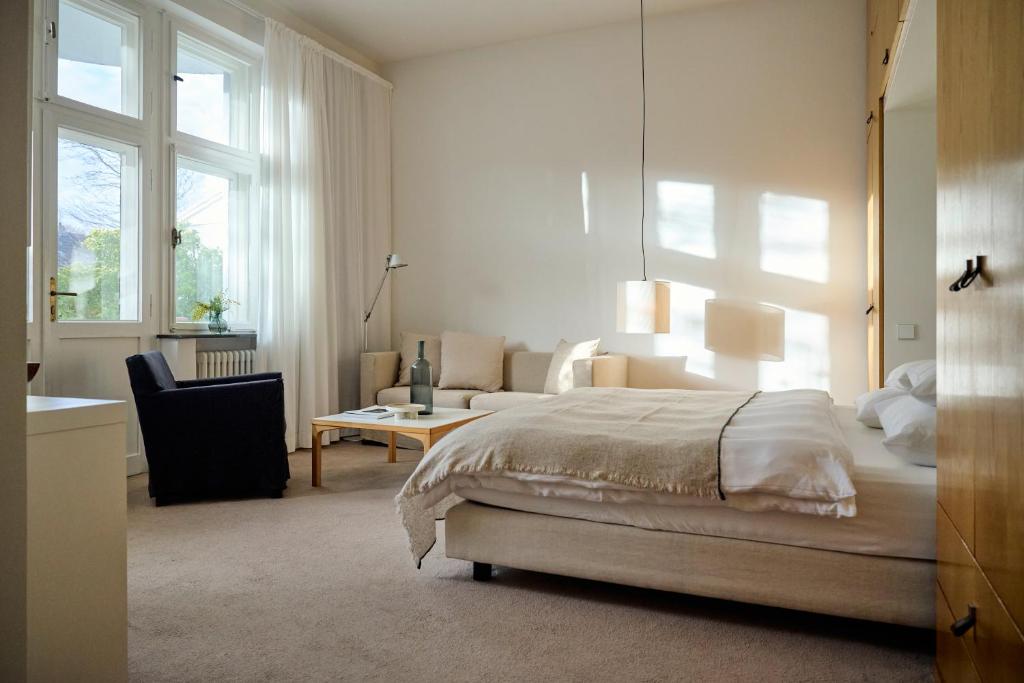 Postel nebo postele na pokoji v ubytování Hotel Haus Norderney