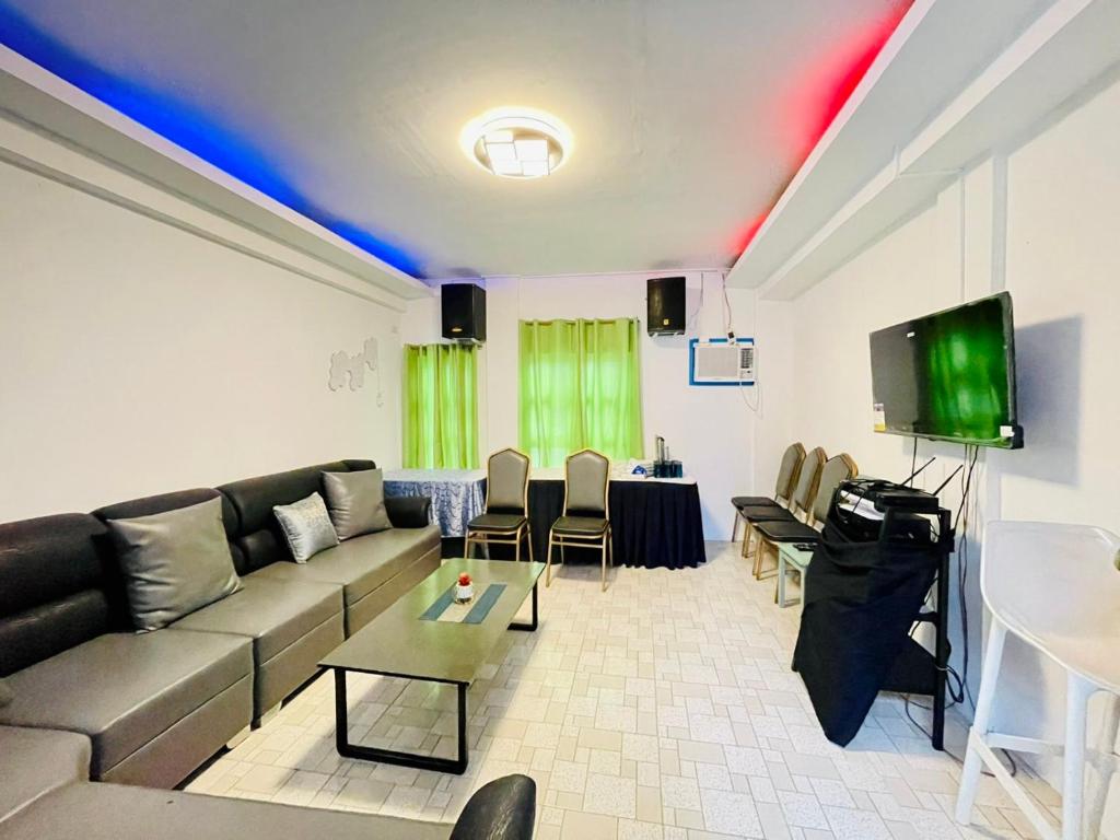 TV a/nebo společenská místnost v ubytování Bernese Resort Hotel powered by Cocotel
