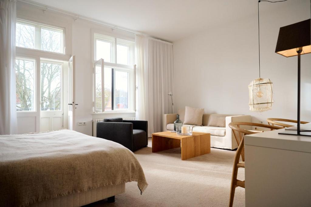 Postel nebo postele na pokoji v ubytování Hotel Haus Norderney