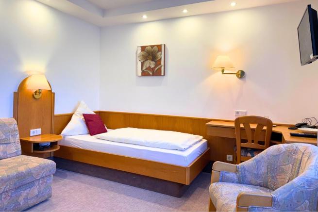 TV a/nebo společenská místnost v ubytování Hotel Ursula Garni