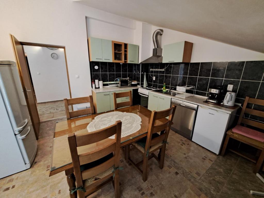 Kuchyňa alebo kuchynka v ubytovaní Apartman GRL