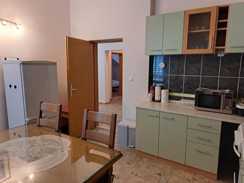 Kuchyňa alebo kuchynka v ubytovaní Apartman GRL