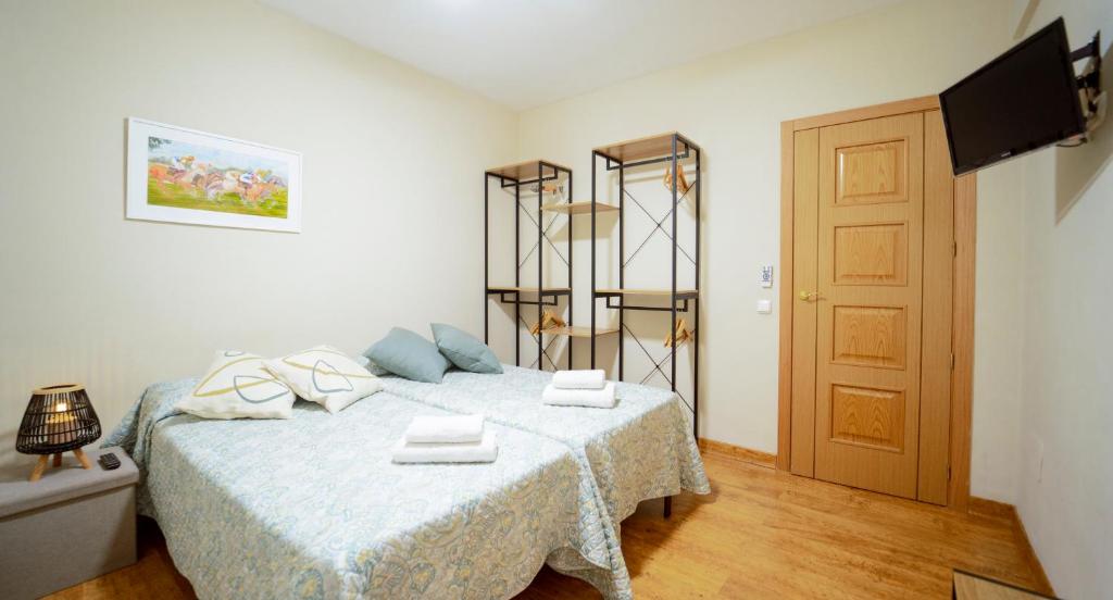 A bed or beds in a room at Apto en el Centro La Casita de Gaos