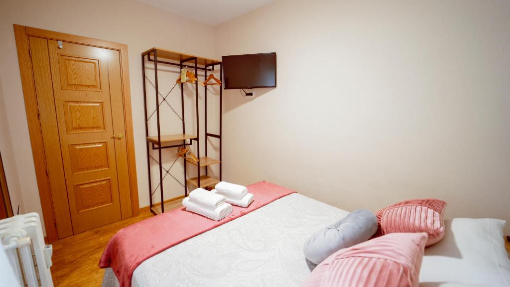 A bed or beds in a room at Apto en el Centro La Casita de Gaos