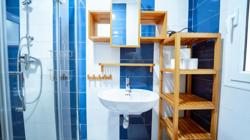 A bathroom at Apto en el Centro La Casita de Gaos