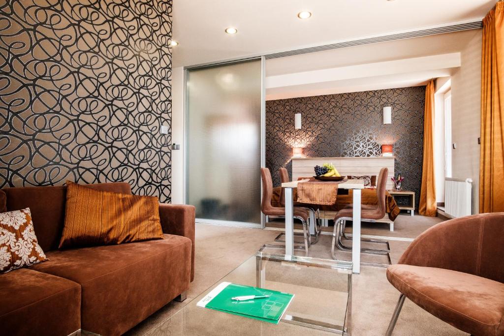 Posezení v ubytování Hotel Deluxe with free Wellness and Fitness Centrum