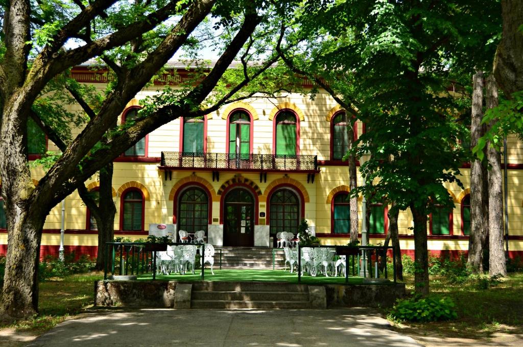 Vrt ispred objekta Garni Hotel Park