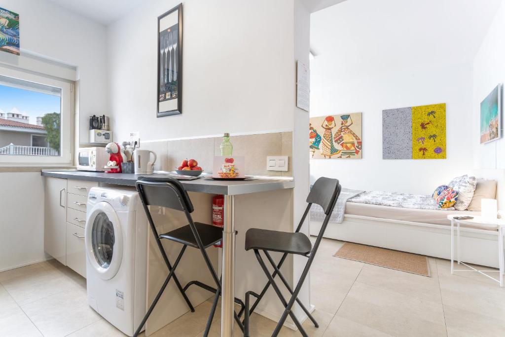 A kitchen or kitchenette at Apartment Fantastico 2