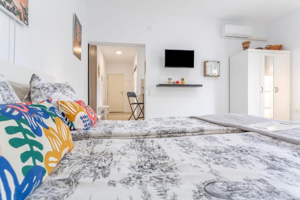 A bed or beds in a room at Apartment Fantastico 2