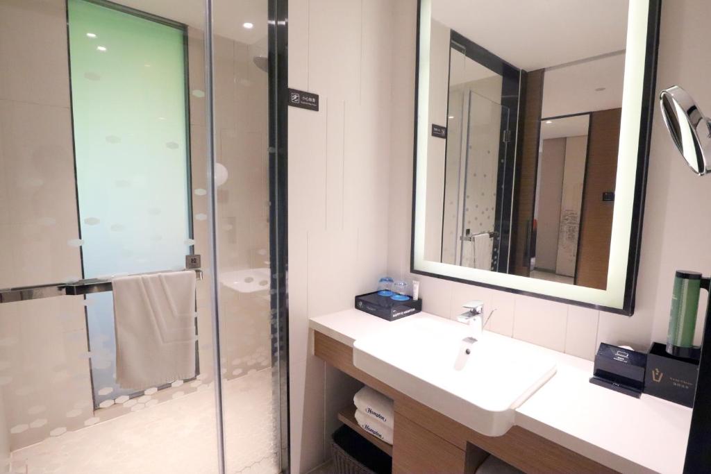 Koupelna v ubytování Hampton by Hilton Guangzhou Zhujiang New Town - Free Shuttle Bus to Canton Fair