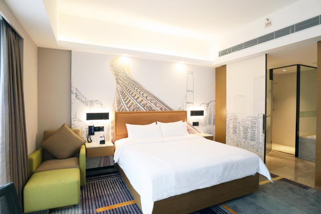 Postel nebo postele na pokoji v ubytování Hampton by Hilton Guangzhou Zhujiang New Town - Free Shuttle Bus to Canton Fair