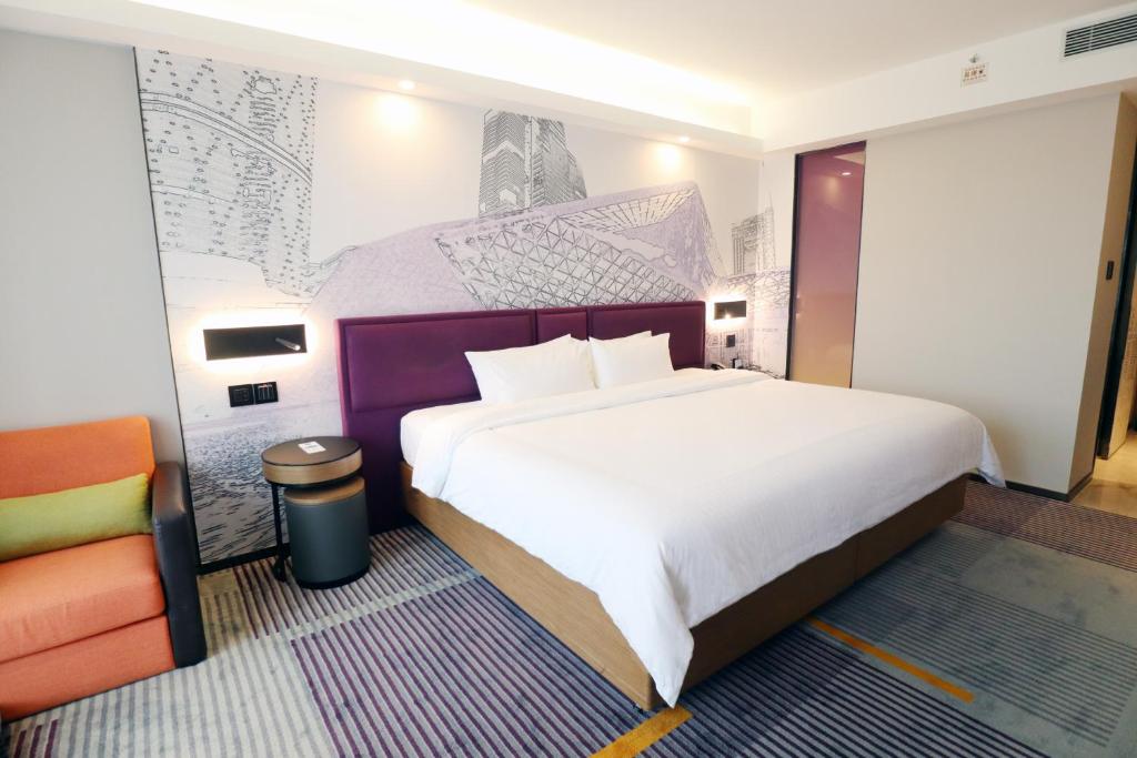 Postel nebo postele na pokoji v ubytování Hampton by Hilton Guangzhou Zhujiang New Town - Free Shuttle Bus to Canton Fair