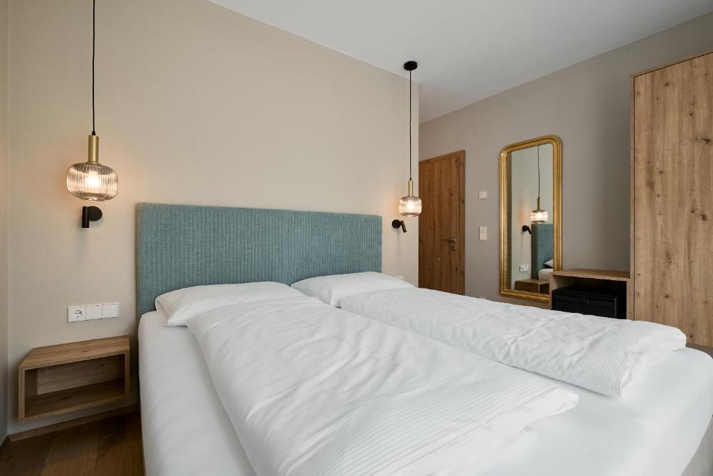 Art Residence Josefshof - Two-Bedroom Apartment With Balcony