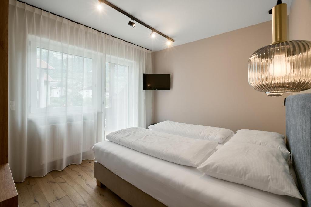 Art Residence Josefshof - Deluxe Double Room With Balcony