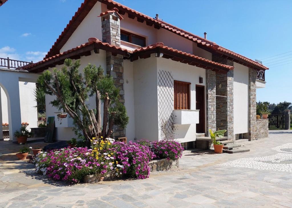 Το κτήριο όπου στεγάζεται  η βίλα