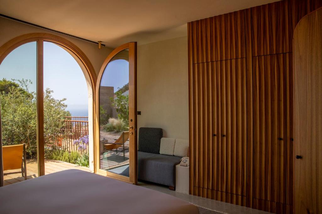 Postel nebo postele na pokoji v ubytování Hôtel Mylos - Cargèse