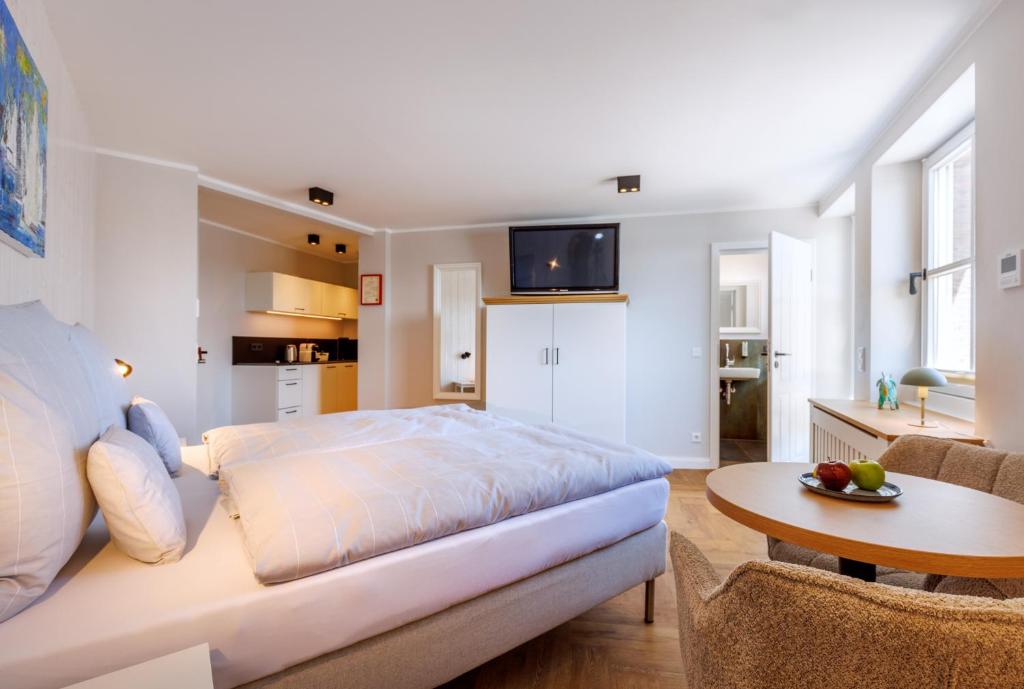 Logierhaus RheintorEins - One-Bedroom Apartment With Terrace
