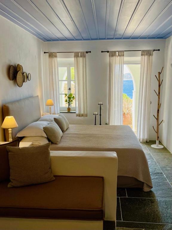 Postel nebo postele na pokoji v ubytování Niriedes Hotel