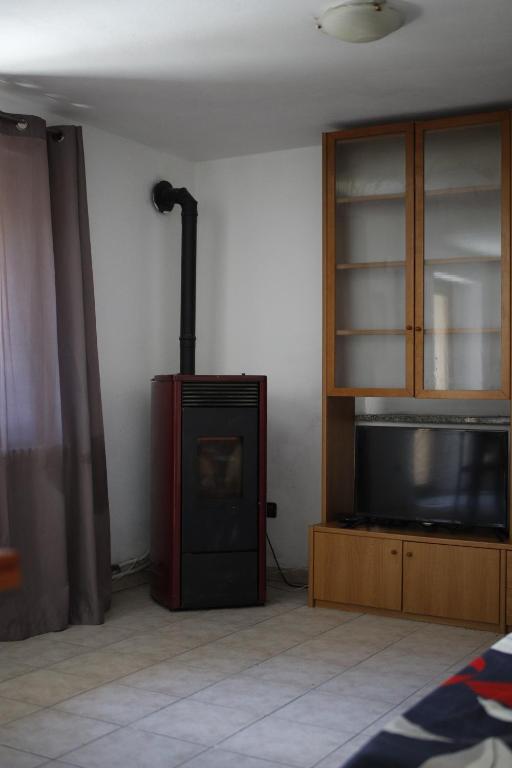TV a/nebo společenská místnost v ubytování La Maison Jaune
