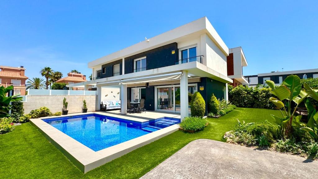 3 BR Luxury Penthouse with Private Rooftop Pool, s - Airbnb