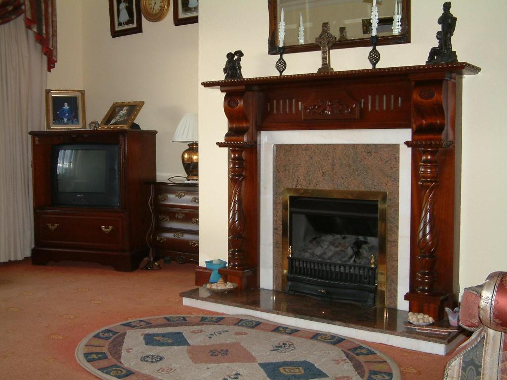 TV a/nebo společenská místnost v ubytování Seanor House Bed & Breakfast