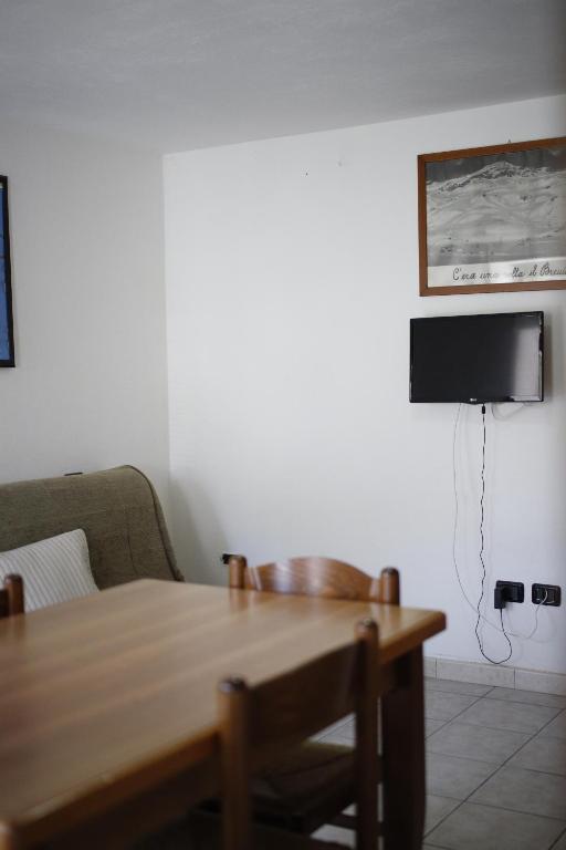TV a/nebo společenská místnost v ubytování La Maison Jaune