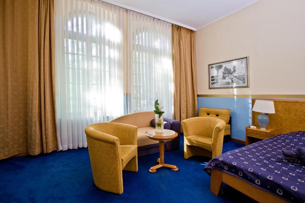 Prostor za sedenje u objektu Garni Hotel Park