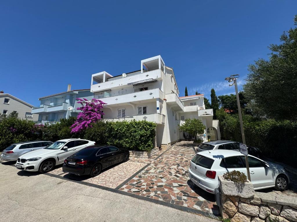 a group of cars parked in front of a building at Emanuela 1 in Novalja