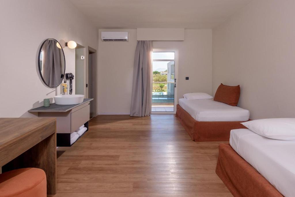 Postel nebo postele na pokoji v ubytování Zeus Hotels Ydoria Resort