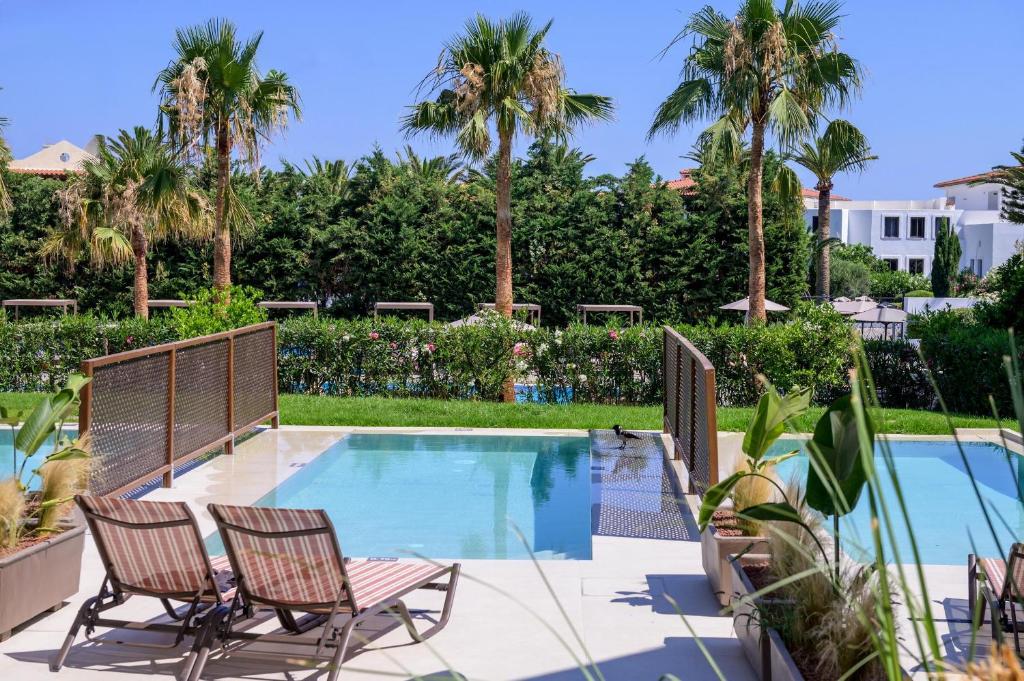 Bazén v ubytování Zeus Hotels Ydoria Resort nebo v jeho okolí