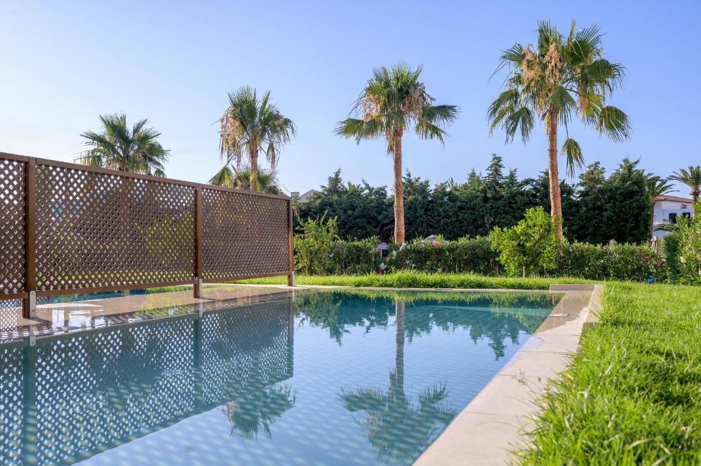 Bazén v ubytování Zeus Hotels Ydoria Resort nebo v jeho okolí