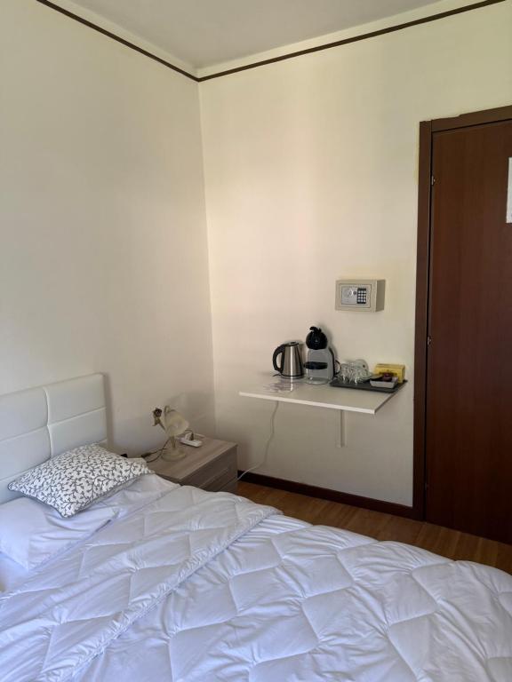 Postel nebo postele na pokoji v ubytování Albergo al lago