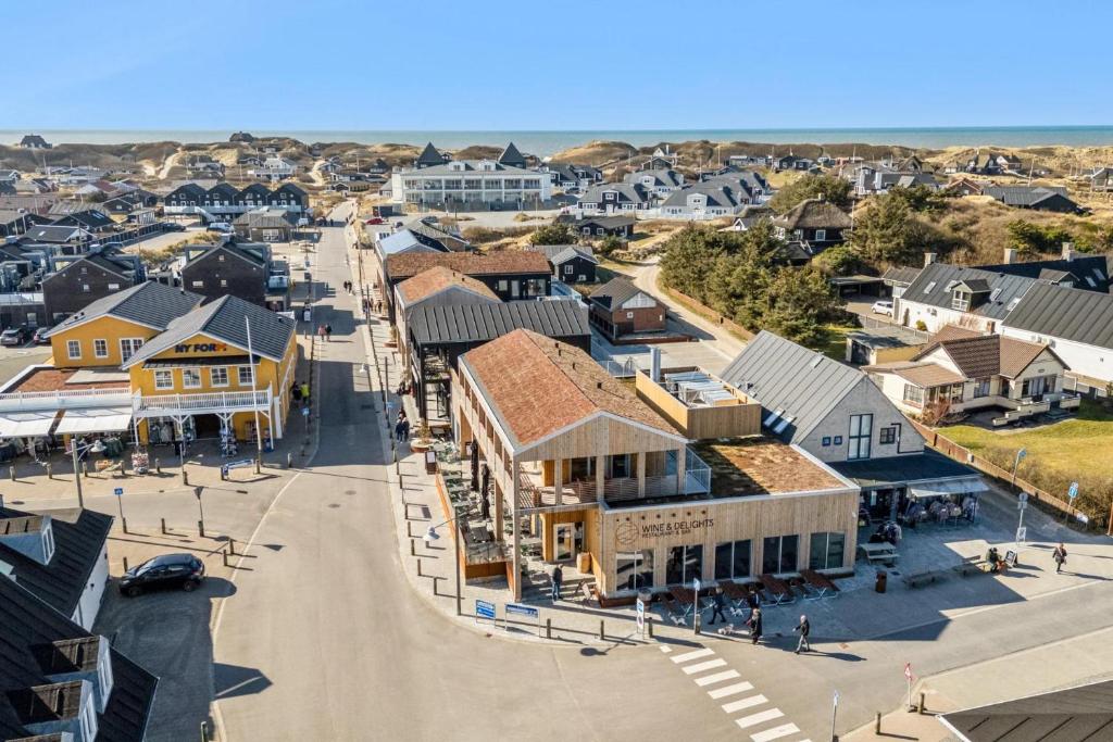 an aerial view of a small town with houses at Feriehus 1135 in Ringkøbing