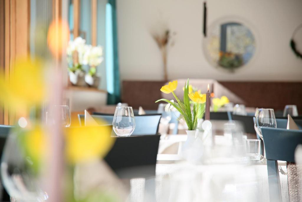 A restaurant or other place to eat at Graushof