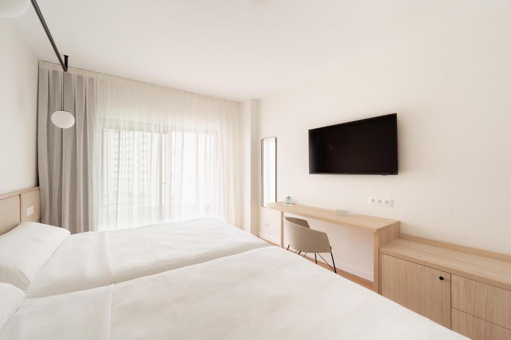 Uma TV ou centro de entretenimento em Hotel RH Arena - Todo Incluido