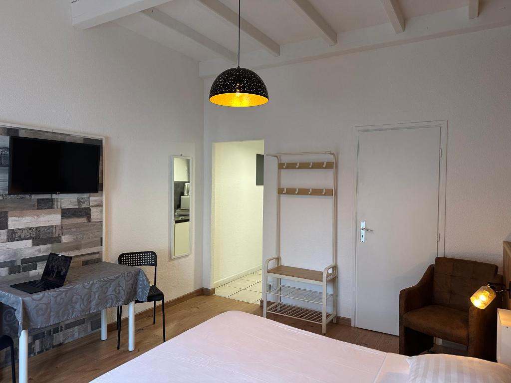 Hotel Porte de France - Self Check In by Homenhancement – photo 16