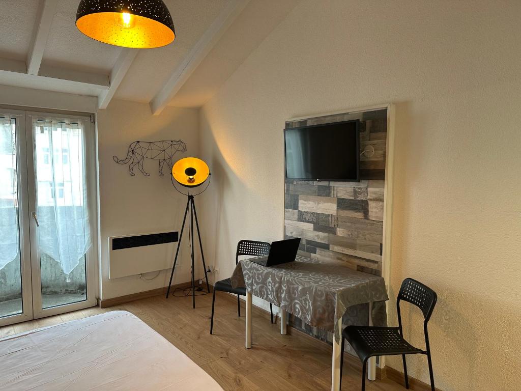 Hotel Porte de France - Self Check In by Homenhancement – photo 14